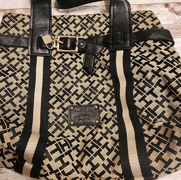 Tommy Hilfiger Small Compact Tote Bag - Picture 2 of 6